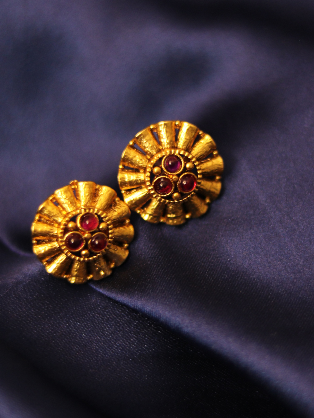 Antique Gold Plated Temple Red stone Tops 09-005